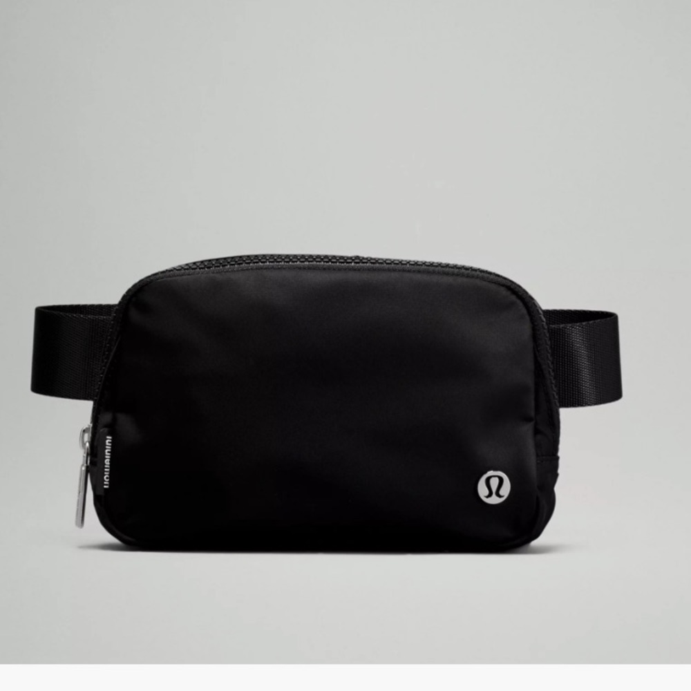 NWT Lululemon belt bag black